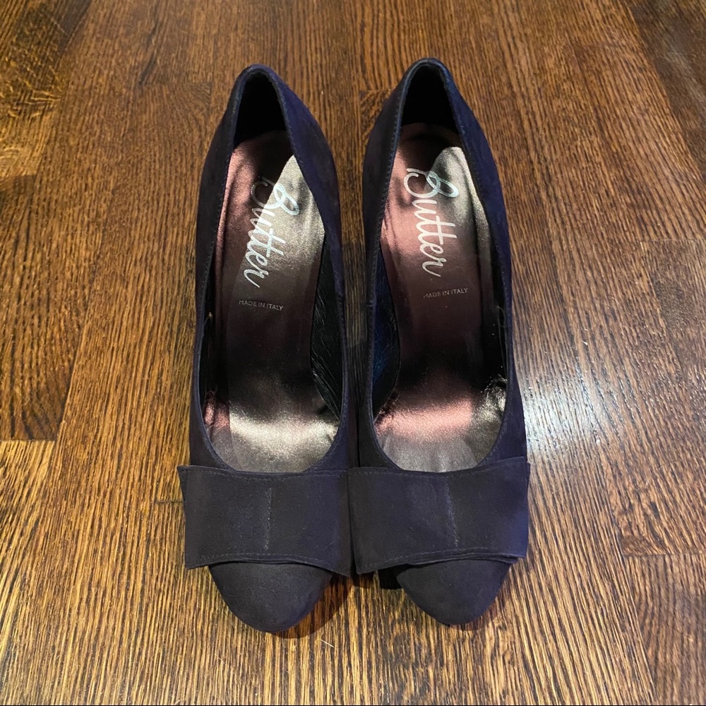 Butter Suede Leather Pumps Size 8